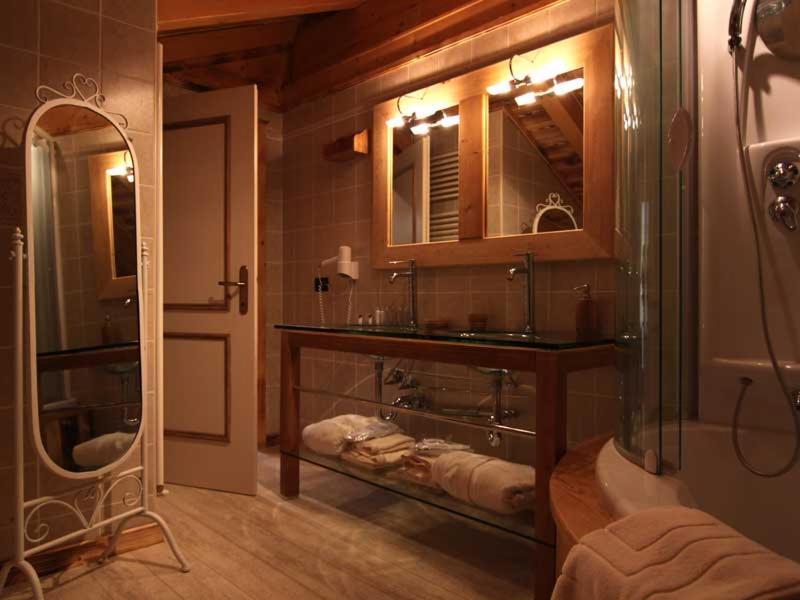 Hotel Letterario Locanda Collomb ลาตุยเล ภายนอก รูปภาพ