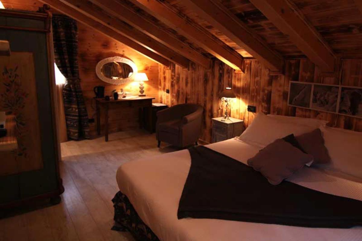 Hotel Letterario Locanda Collomb ลาตุยเล ภายนอก รูปภาพ