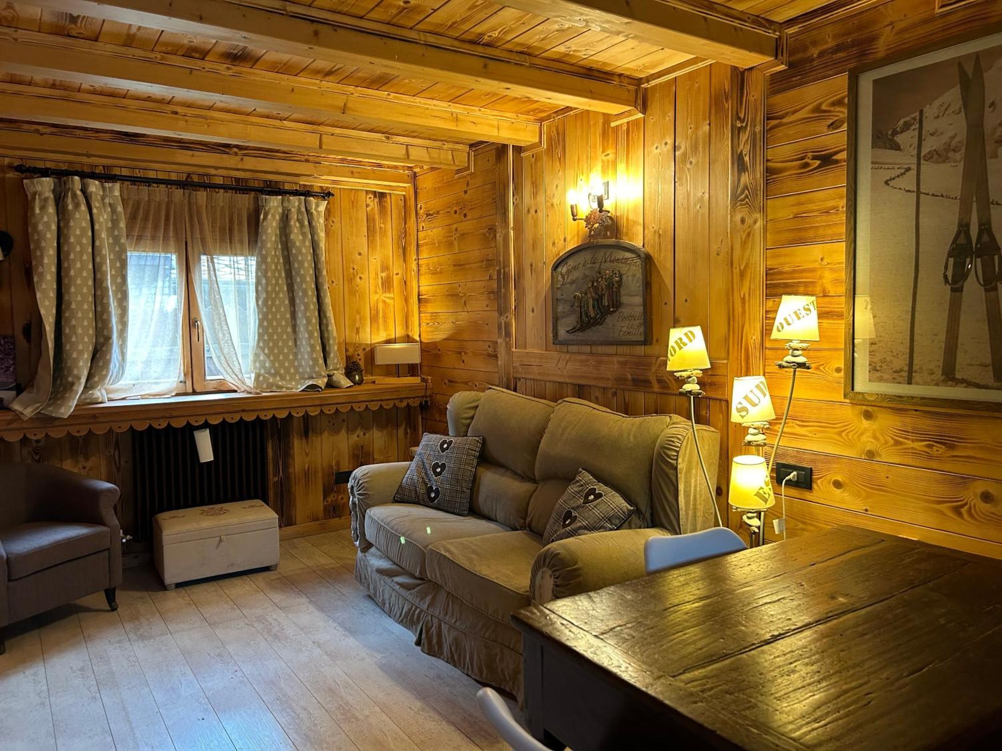 Hotel Letterario Locanda Collomb ลาตุยเล ภายนอก รูปภาพ